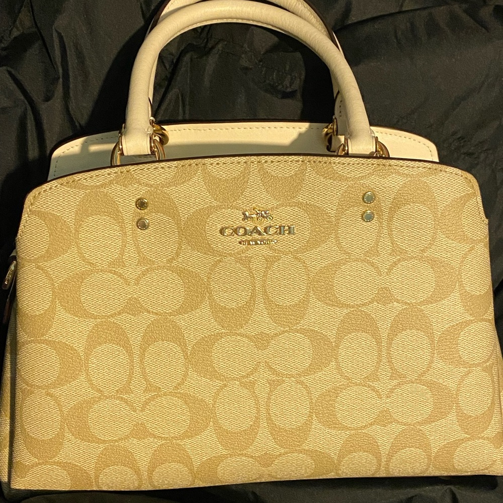 Signature Coach Lilly Caryall